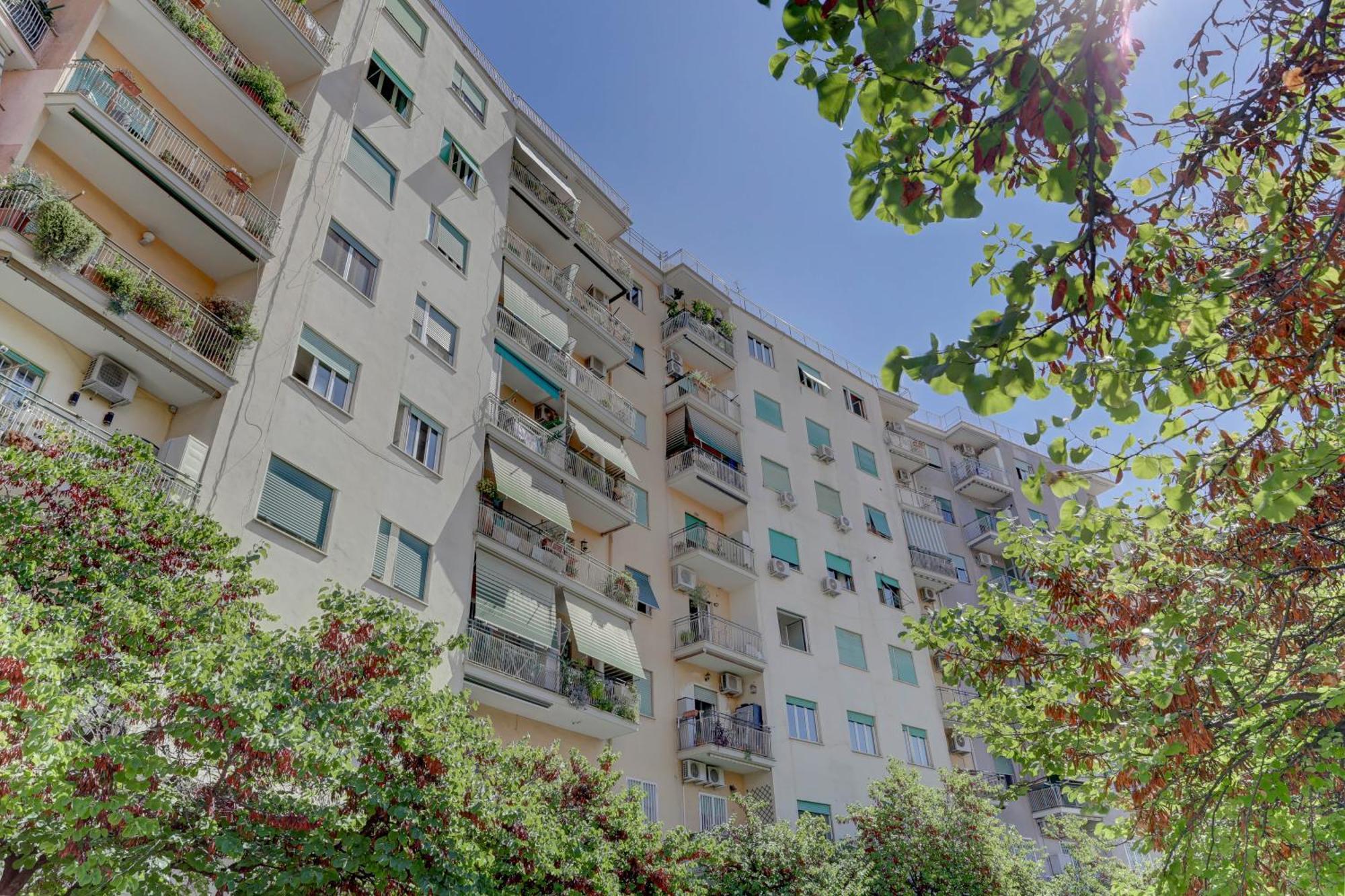 Furio Camillo - Metro A - Netflix Apartamento *